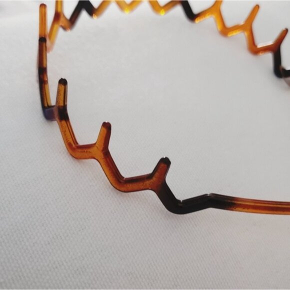 New- The Trending Wavy Toothed Headband in Orange/Brown - Picture 2 of 3
